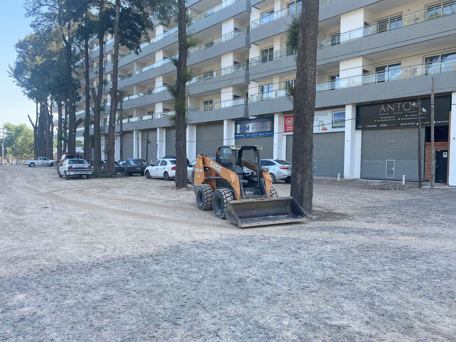 Nivelación de Terreno con Maquinaria Bobcat